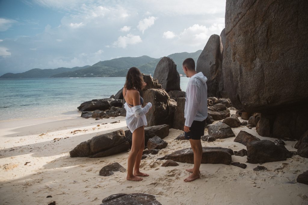couple photoshoot seychelles anse royal beach