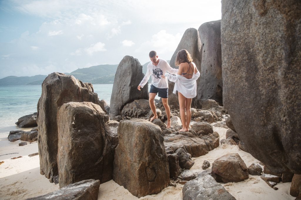 romantic couple photography seychelles