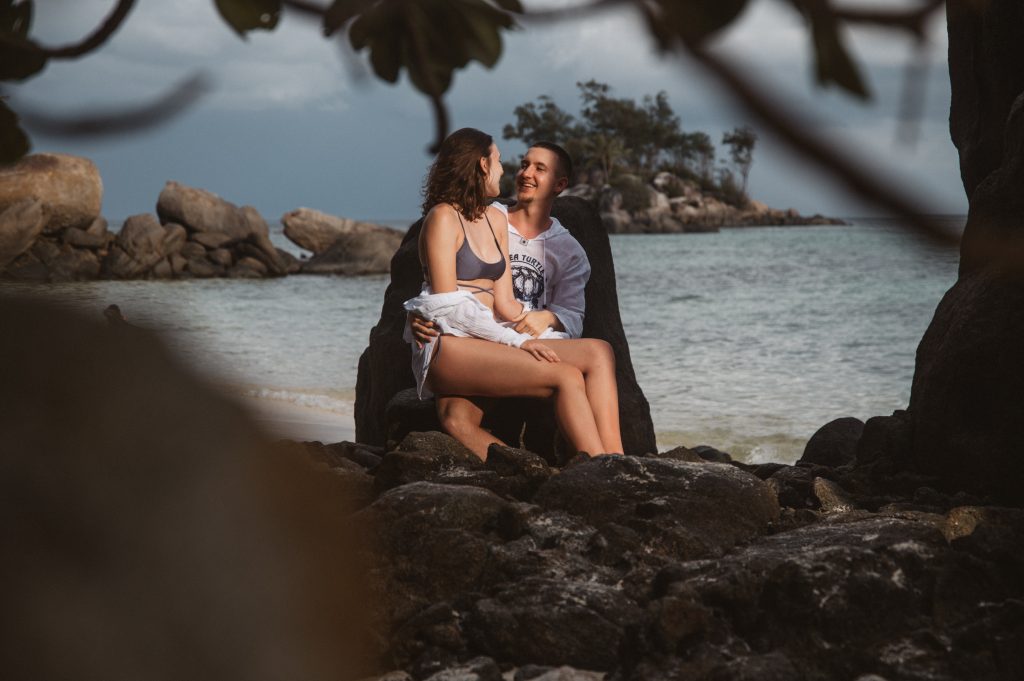 romantic couple photography seychelles
