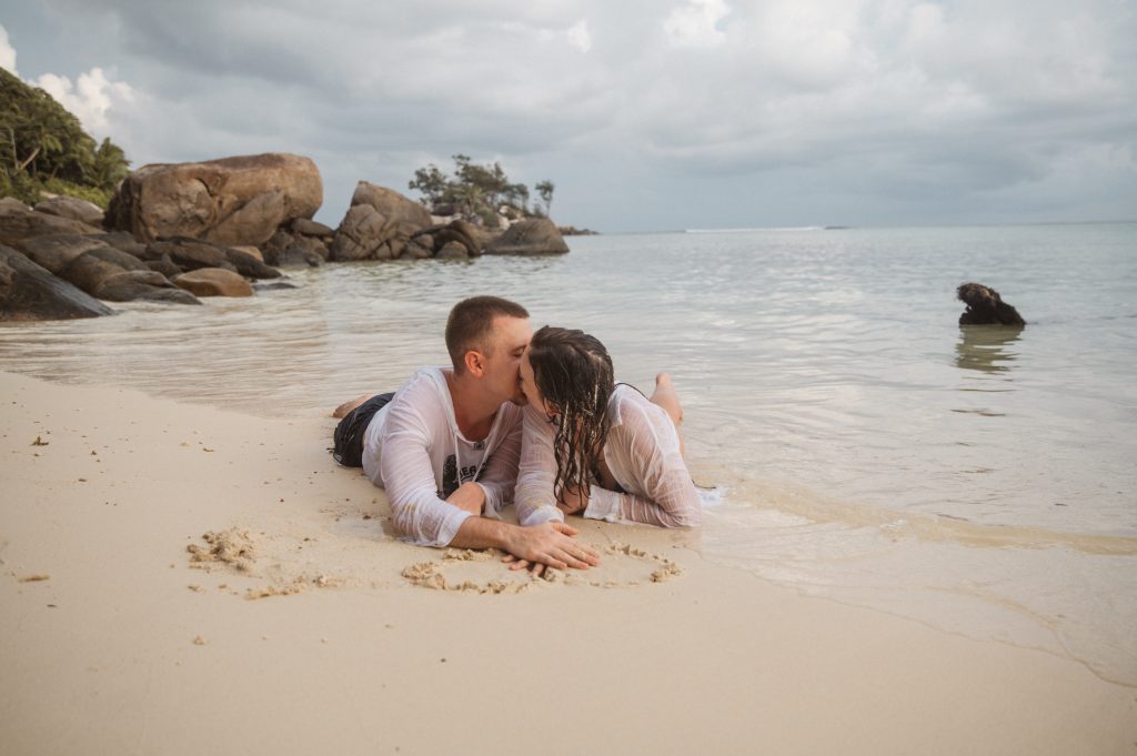 seychelles romantic beach photoshoot